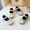 2026 Sapatos de Princesa com Laço para Meninas Prata Sapatinhos para Bebê Solado Macio Sapatinhos para Bebês e Crianças Pequenas Sapatos de Couro para Crianças Pequenas