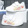 Zapatos Blancos de Pizarra para Niñas 2026 Estampado de Estrella de Mar y Concha de Mar Velcro Suela Suave Antideslizantes Primavera Otoño Versátiles Zapatos Casuales para Niños Pequeños