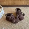 Invierno 2026 Nuevo Estilo Moda para Niñas Botines Cortos con Pompón Estilo Coreano Moda Zapatos Cálidos de Algodón Botas Birkenstock para Niños Venta al por Mayor