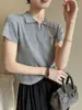 Camiseta de Tricô Manga Curta Gola Polo Cinza Rosa para Mulheres Verão 2025 Nova Retro Simples Versátil Confortável