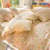 Conjunto de Roupa de Cama de Lã de Leite Espessa para Outono e Inverno Conjunto de Quatro Peças Capa de Edredom de Algodão Integral Lençol com Saia de Cama Estilo Conjunto de Três Peças de Algodão Mais Veludo Roupa de Cama