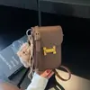 Bolsos de Alta Gama para Mujer 2025 Nuevo Otoño e Invierno Retro Versátil Bolso Cruzado para el Trabajo Bolso Cuadrado Pequeño de Moda Bolso para Teléfono Móvil