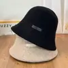 Chapéu Pescador Clássico de Lã Mesclada Cinza para Mulheres, Chapéu Balde Quente Espesso de Inverno com Logo de Letra, Chapéu Balde Emagrecedor
