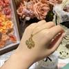 Collar de trébol de cuatro hojas de la suerte, de lujo y caro, con camelia Seiko, chapado en oro y cadena de clavícula con flor de la suerte que conserva el color.