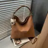 Bolsa de ombro vintage transfronteiriça, bolsa tote de couro macio de grande capacidade para mulheres, novo modelo 2026, bolsa versátil simples e casual para o dia a dia