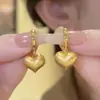 Hebilla de Oreja Amor Dorado Diseño de Nicho Femenino Sentido de la Moda Pendientes Versátiles Diseño Exquisito Temperamento Pendientes de Corazón de Lujo Ligero
