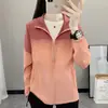 Ropa de protección solar 2025 nuevo modelo de verano para mujer, protección UV UPF50+, chaqueta impermeable con capucha para el sol, abrigo de seda helada de secado rápido