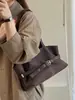 Bolsa Tote Retrô de Nicho Feminina 2026 Nova Bolsa de Ombro de Couro Macio Bolsa de Axila Versátil Bolsa Baguete para o Dia a Dia