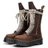 Botas de Motocicleta de Cuero Crazy Horse Marrón de Primera Capa con Suela Gruesa de 18 Ojales para Mujer 1460 Cremallera Lateral Botas Largas Piel Genuina Suela de Plataforma Lengüeta Larga