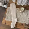 Calcetines de algodón para pantorrilla Shoeshang para mujer, calcetines cálidos de lana engrosados para otoño e invierno, calcetines largos de estilo coreano con rayas verticales en forma de V, color blanco roto