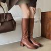 Botas de Cavaleiro Estilo Retrô em Couro Bovino de Primeira Camada Lavado para Mulheres, Botas de Salto Grosso Altas para Mulheres, Botas Slim que Vão até o Joelho