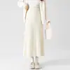 Elegante falda midi plisada de punto para embarazadas, colección otoño 2026, de cintura alta, diseño A-line adelgazante con una silueta fluida, perfecta para embarazadas