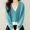 Outono/Inverno 2026 Novo Estilo Suéter Cardigan Tricotado de Gola V Azul com Temperamento, Peça Falsa de Duas Peças, Top para Mulheres, Estilo Preguiçoso