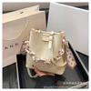 Bolso de cubo de estilo occidental para mujer, nuevo bolso de mensajero retro de estilo coreano 2023, bolso de hombro de viaje a la moda que combina con todo.