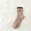 Meias Novas de Coral Fleece Outono e Inverno Meias Femininas de Comprimento Médio Estilo Japonês Bordado de Rosto Sorridente Espessadas Meias de Chão para Casa Meias de Toalha para Mulheres