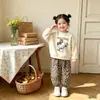 Conjunto para Niñas 2026 Primavera/Otoño Nuevo Sudadera de Dibujos Animados Pantalones Jogger con Estampado de Leopardo ins Dulce de Dos Piezas Suave y Lindo