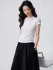 Camiseta Henley de Manga Curta com Gola Henley em Tencel Lyocell Feminina Verão Novo Estilo Design Elegante Botão Emagrecedor Top Versátil