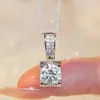 Collar de Plata S925 con Cabeza de Toro de Cuatro Garras para Mujer, Colgante de Moda de Lujo Ligero Incrustado con Diamantes, Cadena para Clavícula de Moissanita de Un Quilate al por Mayor