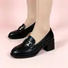 Novedad Primavera/Otoño 2026 Más Vendido Versátil Estilo Británico Punta Cuadrada Tacón Medio Antideslizante Zapatos Pequeños de Piel Planos Mocasines para Mujer