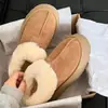 Botas de nieve de nuevo estilo 2026 para mujeres menudas, botines de invierno con suelas gruesas, cálidos y forrados de felpa, hechos de algodón y cuero, zapatos de algodón todo en uno