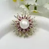 Nuevo Copo de Nieve de Gama Alta Lujo Accesible Perla de Agua Dulce Natural Hebilla Magnética Hebilla Antirreflejos Broche Pequeño Pin para Cuello de Traje de Seda