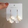 Pendientes de pétalos de concha Dongju 2020 nueva moda pendientes de aguja de plata s925 pendientes femeninos super hada Red de concha de pétalo de oreja