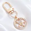 Lujo Ligero Chapado en Oro Full Diamante Charm Hebilla en Forma de D Colgante Hueco en Forma de Corazón Accesorios para Bolsos Llaves Fábrica Stock Mayorista