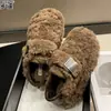 Sapatos fofos forrados com lã, de sola grossa, para uso externo, nova coleção outono/inverno 2026, antiderrapantes, forrados com fleece, quentes, sapatos de algodão, botas de neve