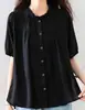 Camisa feminina plus size preta de manga curta com babados e gola redonda, novo estilo verão 2026, moderna, jovial, modelagem solta, afina a silhueta, casual