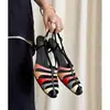 Sandalias de cuero de vaca de capa superior + piel de oveja, punta cerrada, sin talón, para mujer, zapatos de tacón medio, nuevo estilo de verano, sandalias de tira en T caladas con bloques de color