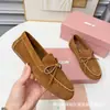 Novos Mocas Slip-On de Couro Genuíno com Laço para Verão 2026 para Mulheres, Sapatos Casuais Fashion Versáteis de Salto Baixo