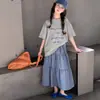 Conjunto de Camiseta de Manga Curta e Saia de Verão para Meninas Mais Velhas, Nova Roupa Infantil, Conjunto de Duas Peças com Camiseta de Manga Curta e Saia Xadrez para Meninas