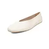Zapatos de charol de vaca de primera capa poco profundos para mujer, zapatos planos, nuevo modelo de otoño, cuero genuino, color liso, forro de terciopelo, zapatos cómodos de abuela, zapatos de mujer de caña baja
