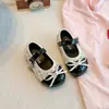Sapatos Baixos de Couro para Meninas Bebês Sapatilhas Estilo Little Chanel Novidades Outono 2026 Sapatos Macios Sola de Princesa Estilo Coreano