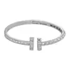 Pulsera de Mano Personalizada de Zirconia Micro-Pavé con Electrochapado de Oro Real para Mujer, Pulsera de Uñas de Mariposa con Letra H de Alta Gama, Pulsera de Lujo Accesible