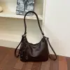 2026 Nuevo Bolso de Hombro Individual de Cuero con Cera de Aceite de Alta Gama para Mujer Estilo Coreano Versátil Bolso Cruzado de Moda con Colgante de Borla Bolso Tote