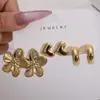 Nuevos conjuntos de pendientes de estilo europeo y americano, moda de nicho con un toque de lujo, pendientes dorados de lujo ligero para mujer