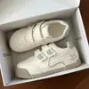 Zapatos de Lona Casuales Lindos de Oso de Alto Valor Estilo Coreano para Mujer 2026 Nuevo Otoño Versátiles Estudiante Suela Suave para Viajar Zapatos Blancos