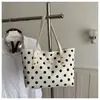 Bolsa tote fresh popular deste ano para mulheres, novo estilo verão 2026, bolsa de ombro única com estampa de bolinhas coloridas, bolsa de axila para o dia a dia