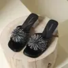 Sandálias Rasteirinhas com Strass Fogos de Artifício para Mulheres, Novo Estilo Verão 2026, Adequadas para Usar com Saias, Chinelos Slip-On de Bico Quadrado