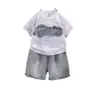 Ropa para niño pequeño Camiseta de cuello redondo con letras Conjunto de dos piezas Estilo coreano Casual Verano Nuevo Conjunto Tie-Dye para niños