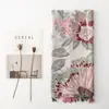 Lenço com Franjas Florais em Aquarela Estilo Francês em Tons Morandi com Estampas Florais Contrastantes, Xale para Proteção Solar Estilo Férias