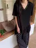 Ventas Directas de Fábrica de Artículos Europeos de Gama Alta, Nuevo Top de Camiseta Corta Irregular de Manga Corta con Retazos de Encaje y Ganchillo con Tema de Amor para Primavera y Verano para Mujer