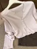 Suéter de punto para mujer con cuello en V, manga larga y botones de concha rosa, estilo coreano para principios de otoño, corte suave y relajado, holgado y favorecedor, top con cuello medio abierto