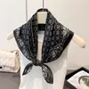 Pañuelo Cuadrado Shawl de Imitación Seda Geométrico Vintage Versátil Pañuelo para el Cuello Pañuelo de Bolsillo de Gama Alta Pañuelo Cuadrado Pequeño Pañuelo para la Cabeza Pañuelo de Seda Bufanda para Mujeres