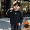 Conjunto de invierno para niños con forro polar y grosor 2026 nuevo y elegante conjunto de tres piezas de sudadera y chaqueta de otoño e invierno para bebé
