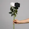Rosa de terciopelo de tres cabezas, flores artificiales estilo INS, fabricante de decoraciones de alta gama para sala de estar, mesa de comedor, boda, flores artificiales al por mayor