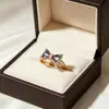 Comercio Exterior Estilo Europeo y Americano Anillo de Dedo con Forma de Lazo de Diamantes de Colores Anillo de Dedo Chapado en Oro Real con Piedras Preciosas Deslumbrantes Fiesta de Banquete Versátil Personalidad