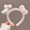 Gato de Pelúcia Fofo e Energético Saia Xadrez Headband Jeans Headband Divertida de Bolo de Coração Acessório de Cabelo para Foto Desenho Animado