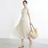 Conjunto de Dos Piezas de Verano para Mujer Estilo Miyake, Estilo Elegante y Suave de Alta Gama, Apto para Citas, Camiseta Suelta de Manga Corta y Falda de Cintura Alta